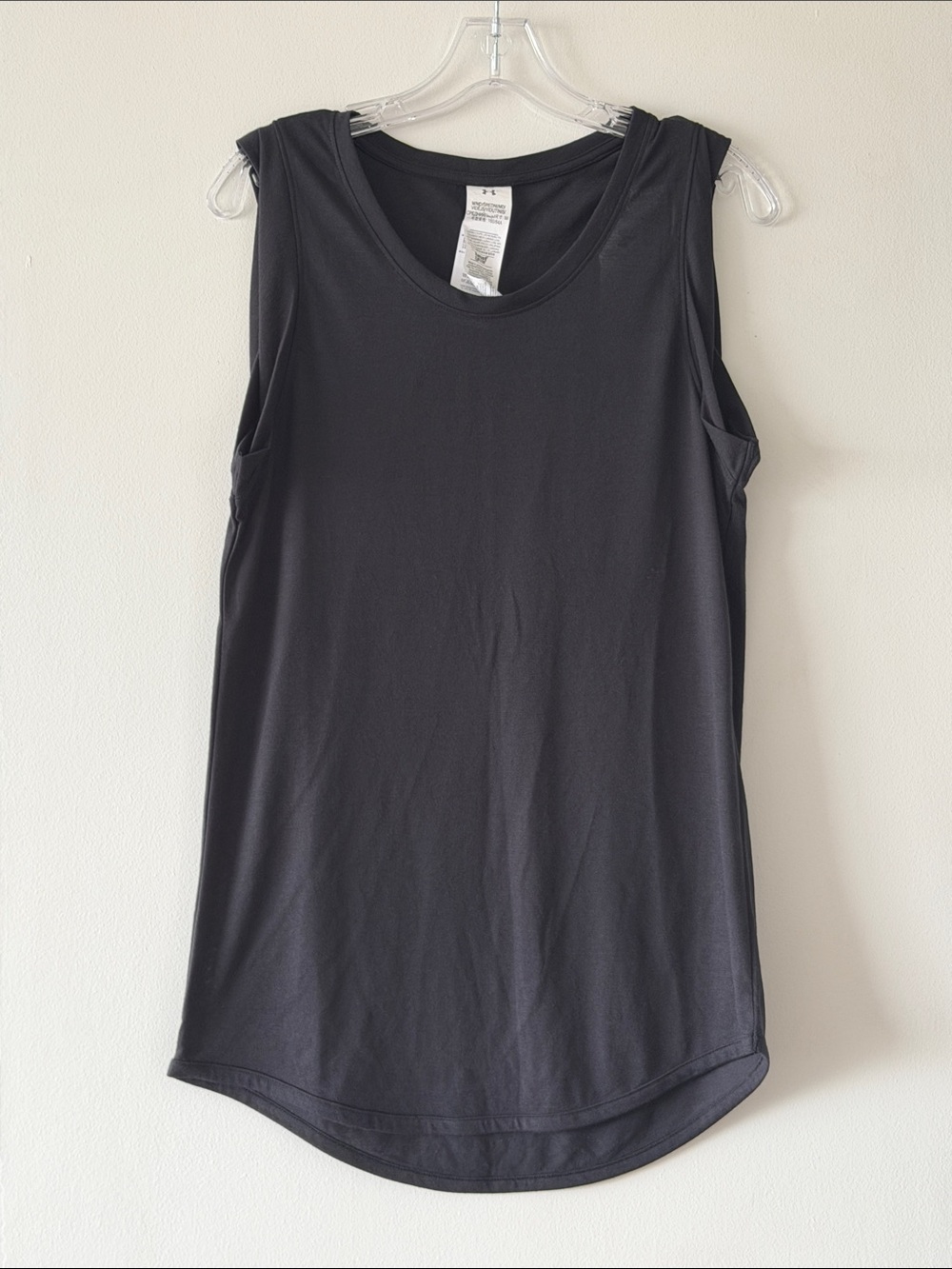 NWT Under Armour HeatGear Muscle Tank Top Black Loose Fit Womens M Athleisure